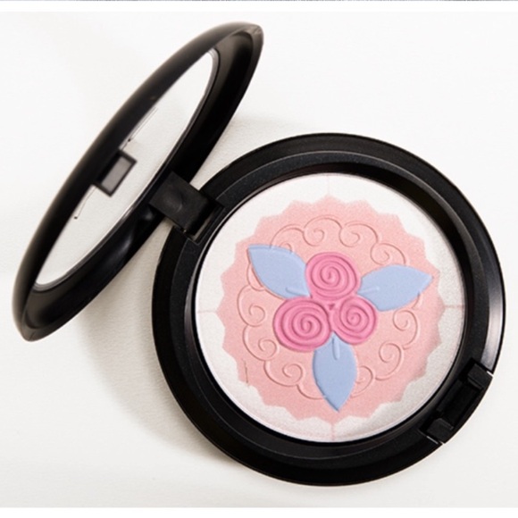 MAC Cosmetics: Pearlmatte Face Powder: Pink Buttercream: Rare & Brand New!